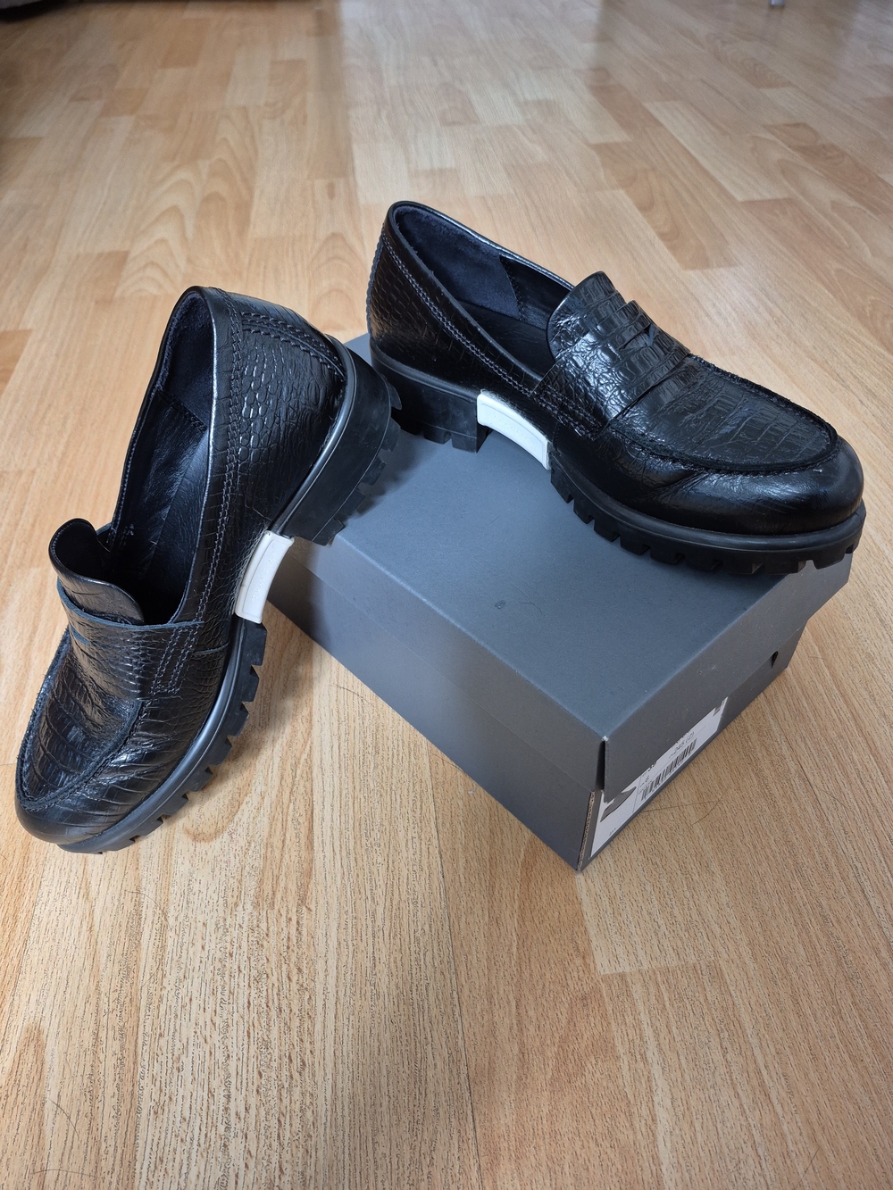 ECCO Anine Squared Black Croc Embossed Leather Loafers EU 39 / US 8-8.5 Like New - Picture 5 of 5
